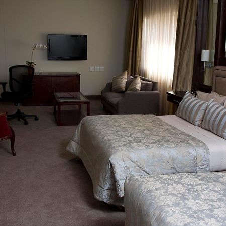 Apollo Hotel Johannesburg Bagian luar foto
