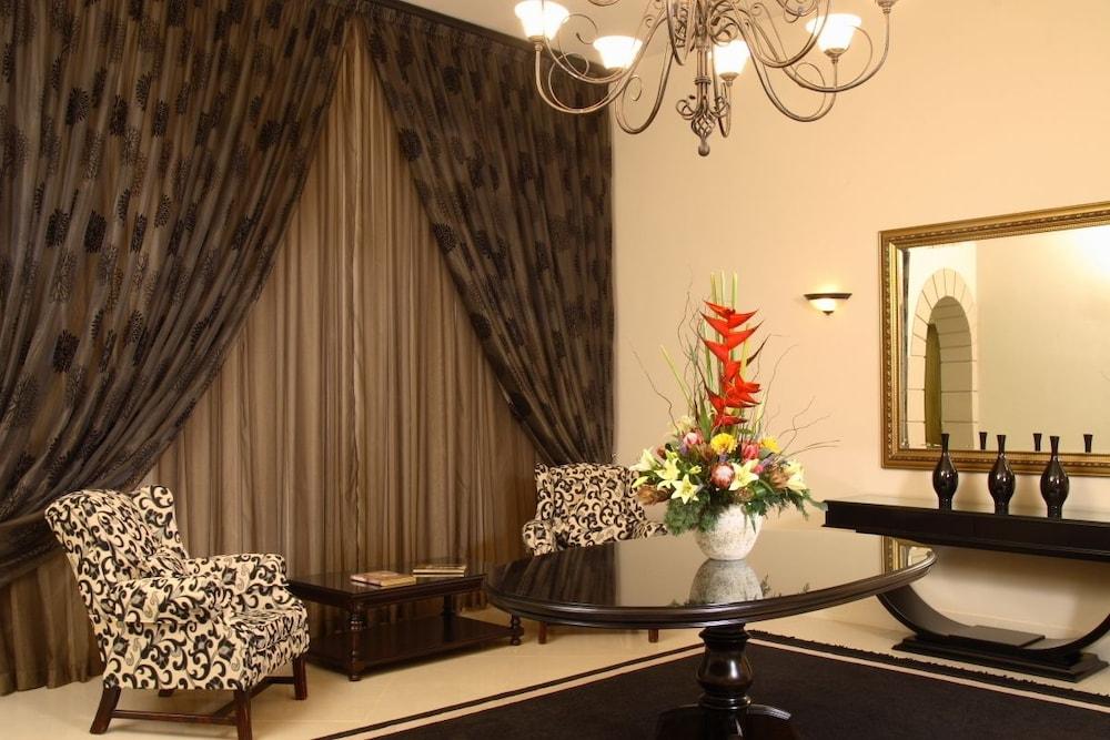 Apollo Hotel Johannesburg Bagian luar foto