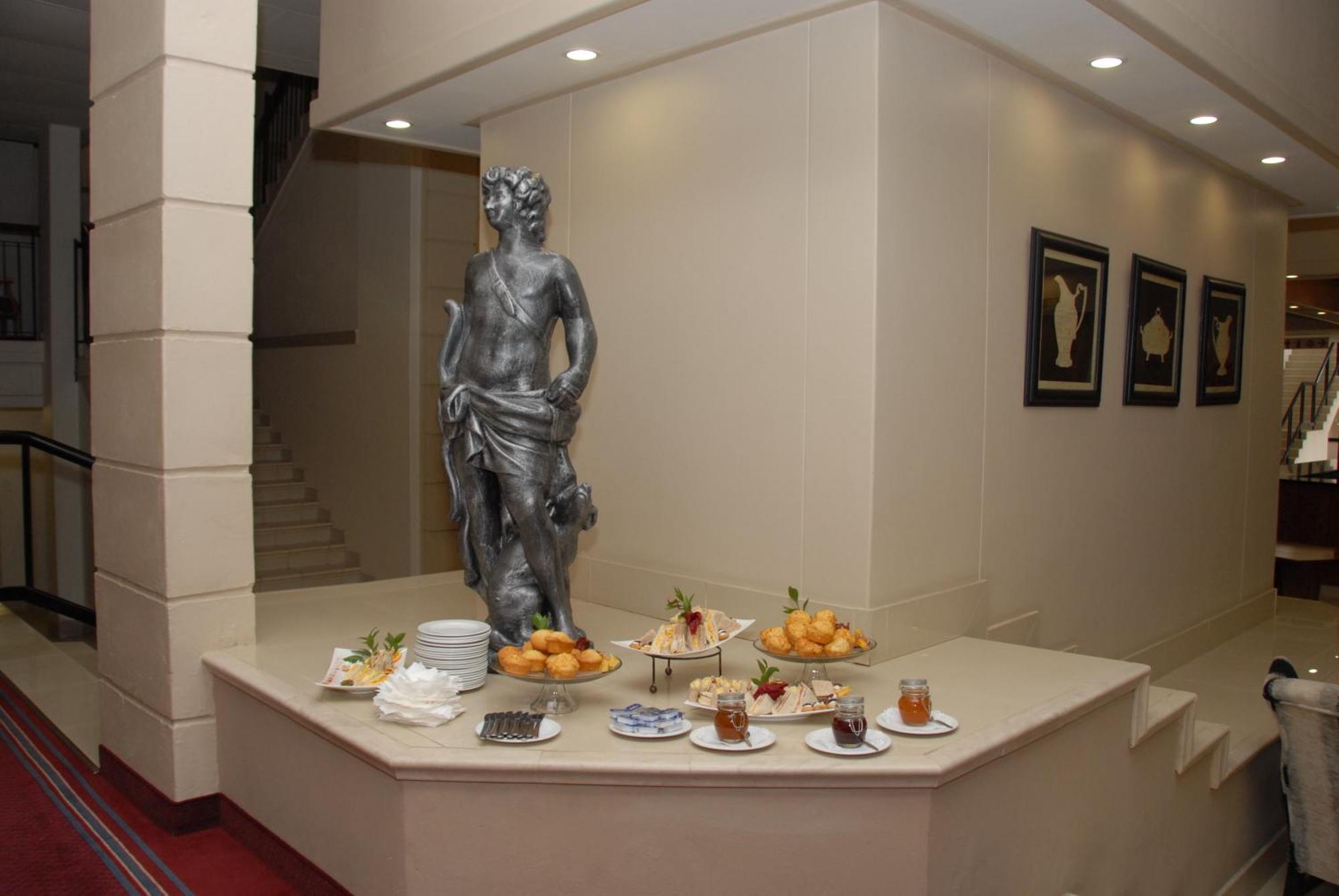Apollo Hotel Johannesburg Bagian luar foto