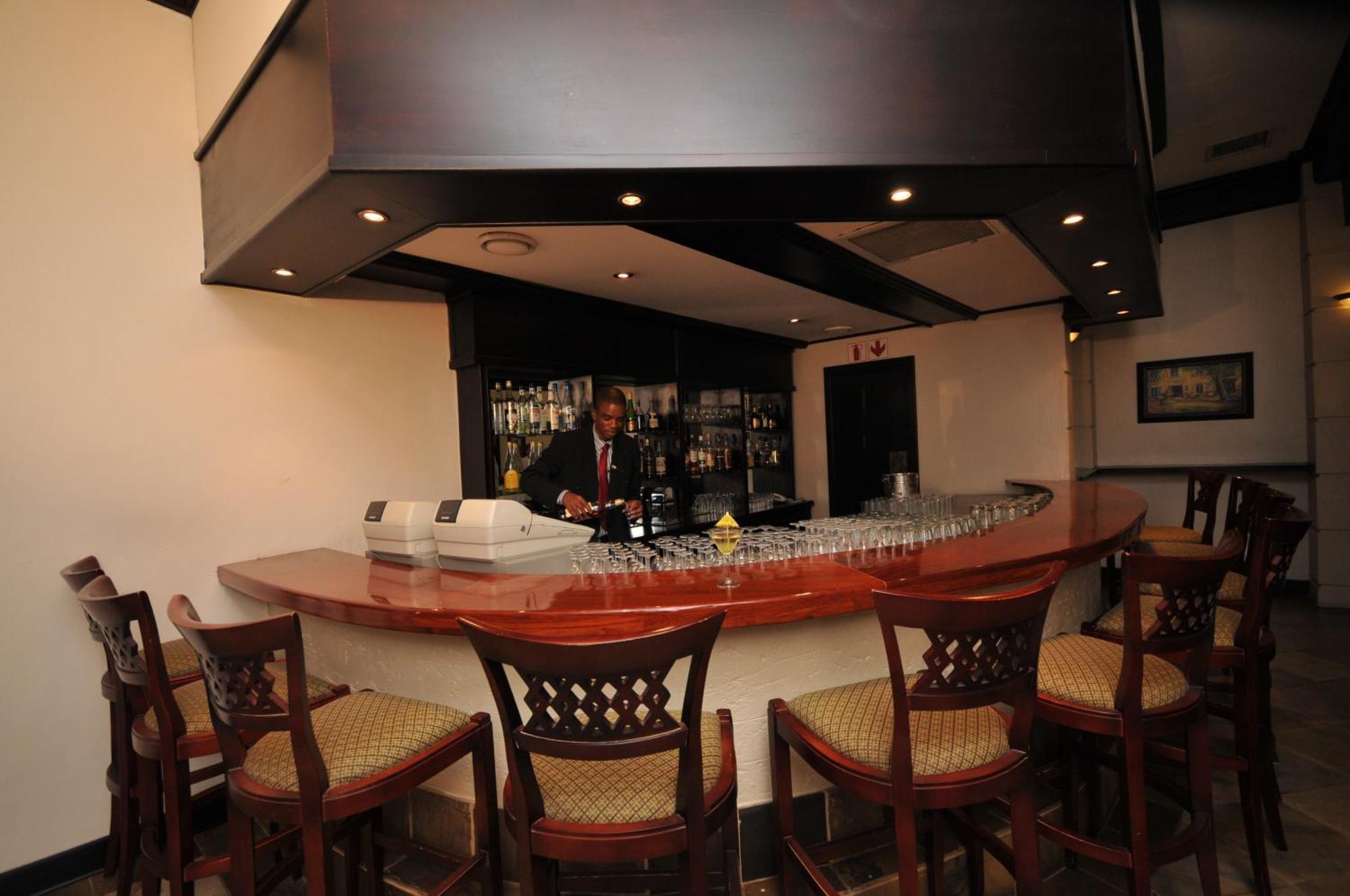 Apollo Hotel Johannesburg Bagian luar foto