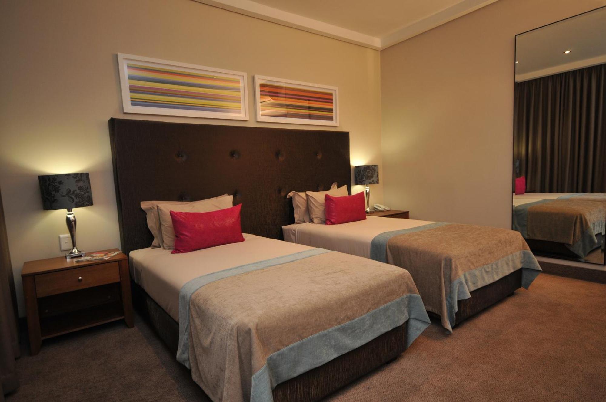 Apollo Hotel Johannesburg Bagian luar foto