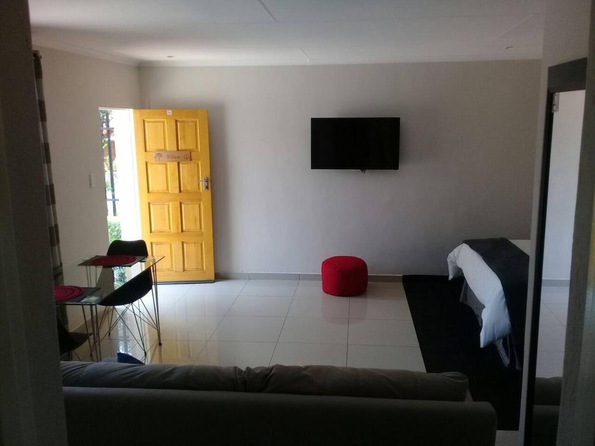 Apollo Hotel Johannesburg Bagian luar foto
